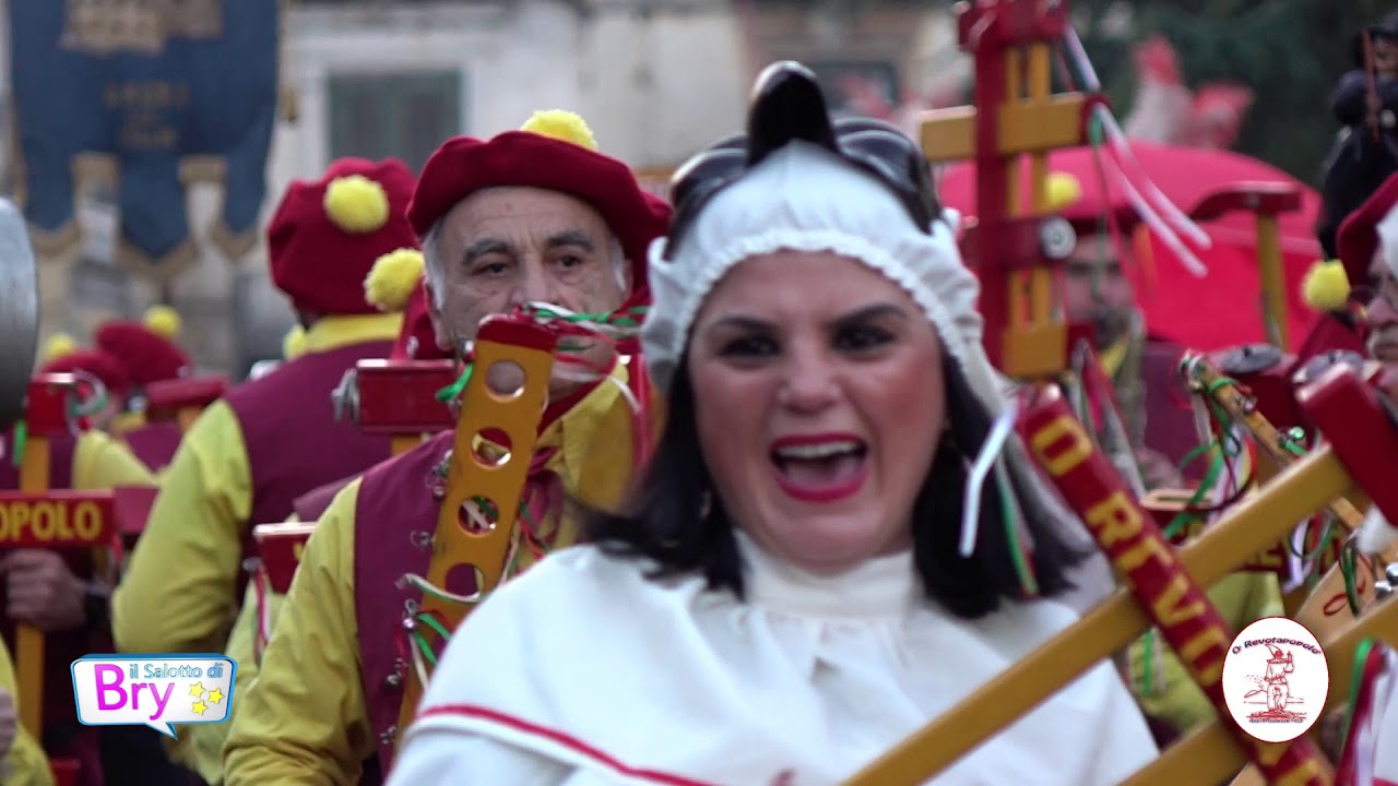 Gruppo Folk Internazionale O' Revotapopolo. 44^ Befana ad Angri [Official Video]