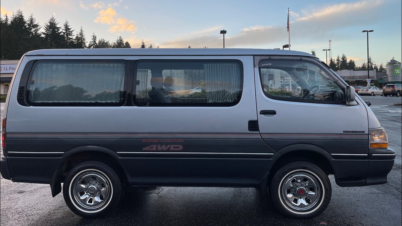 1990 Toyota Hiace Super Custom 4WD AT 2.8 L diesel RHD JDM