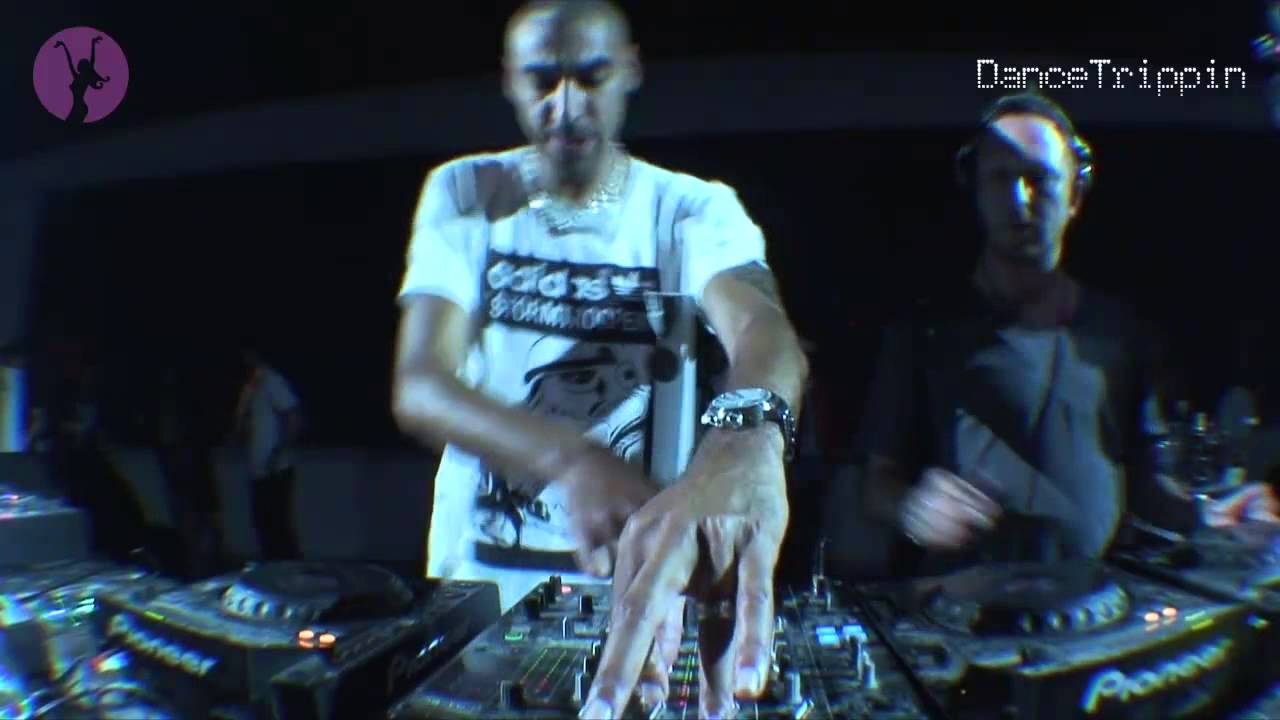 The Prodigy - Smack My Bitch Up [played by Smash HiFi]