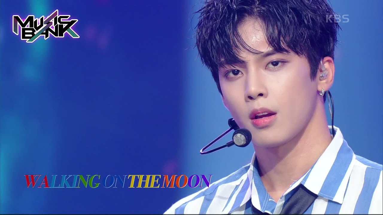 Walking on the moon  - TAN [Music Bank] | KBS WORLD TV 220805