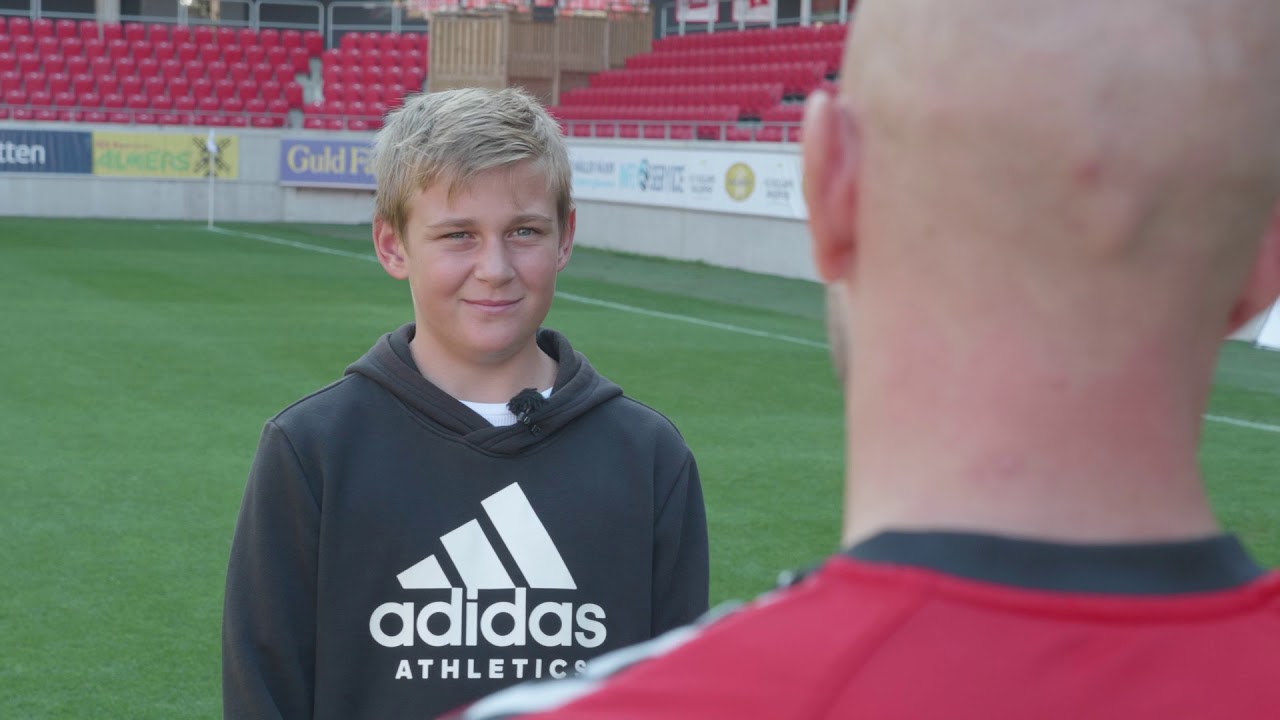 Fotbollsdrömmar – Oliver hänger med Henrik Rydström