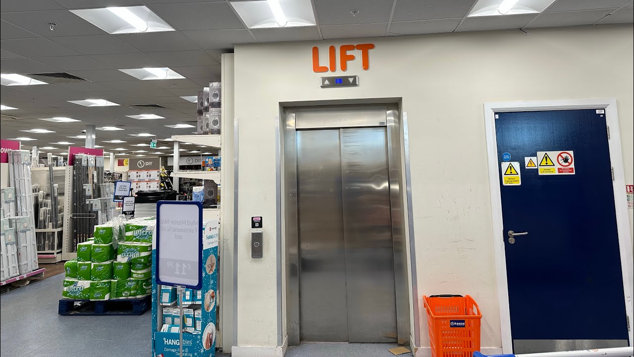Horizon Lift @ The Range The Boulevard Retail Park The Merry Hill Shopping Centre In Dudley