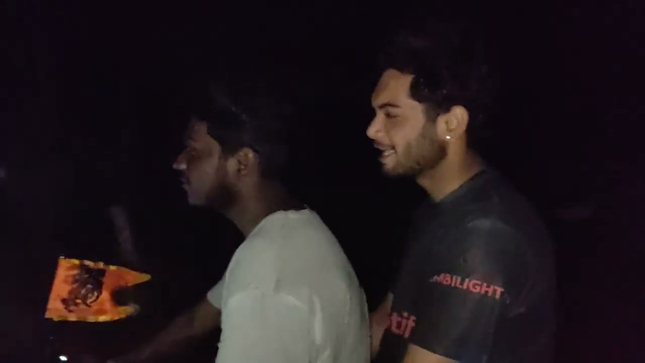 आम्ही चाललो बिबट्या कडे रात्री अंधारात 