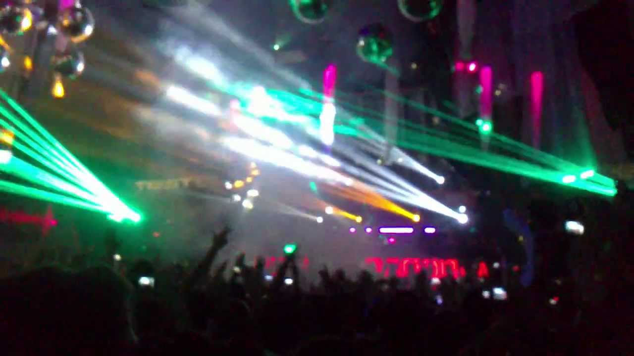 TIËSTO @ Pacha La Pineda 07-08-2011 (Adagio for strings)