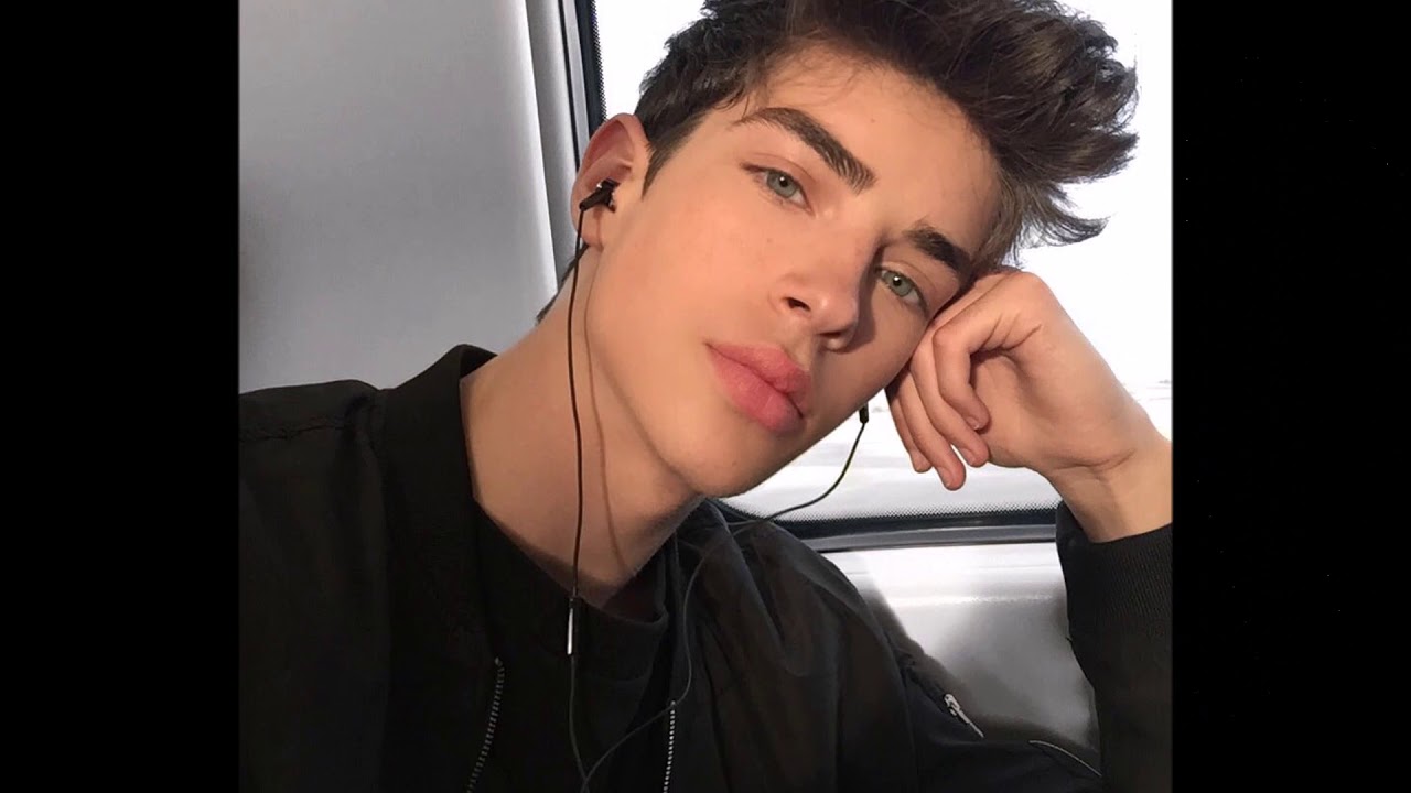 Hottest Manu Rios 2017 Instagram Photos