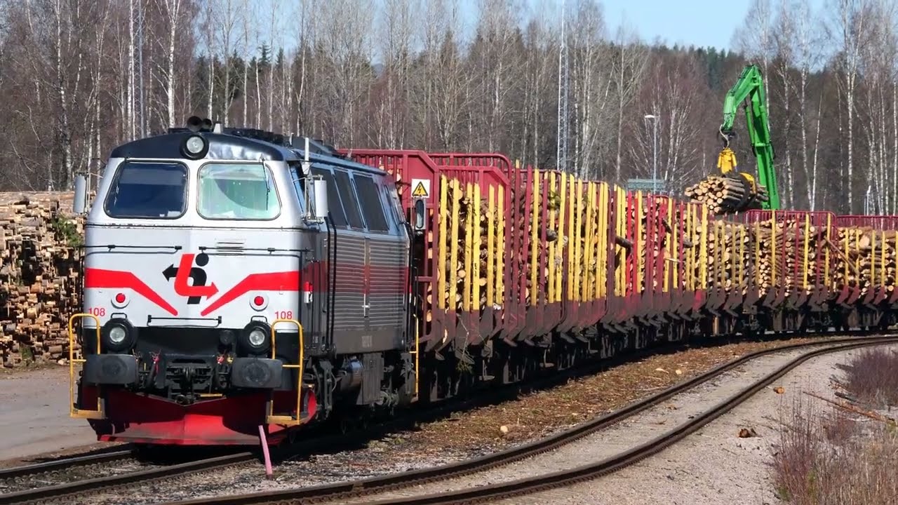Timmertåg i Torsby med Tågab TMZ 108 diesellok / Lumber Diesel Train in Värmland - 4k60