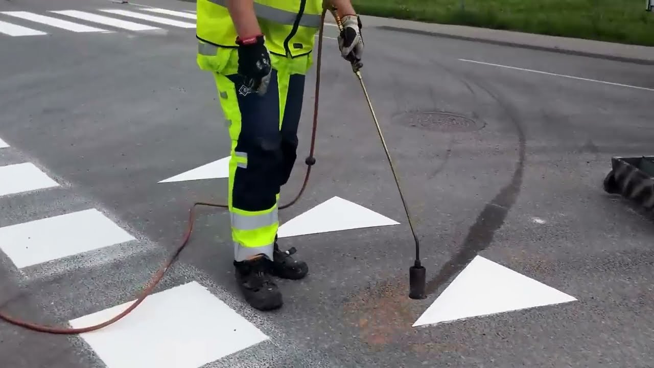 SWEDEN - Thermoplastic road marking project performed by EKC Sverige AB - Part 3 @MasterWorkers