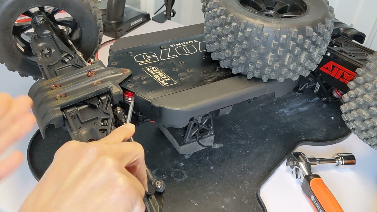 How to adjust servo saver? Team Corally Kronos XTR 2022