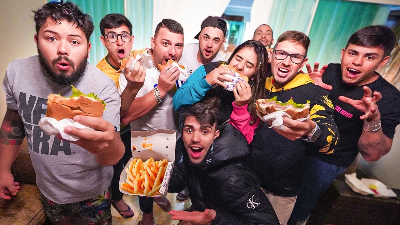 COMPREI LANCHE PRA TODO MUNDO NA CASA DO LAGO