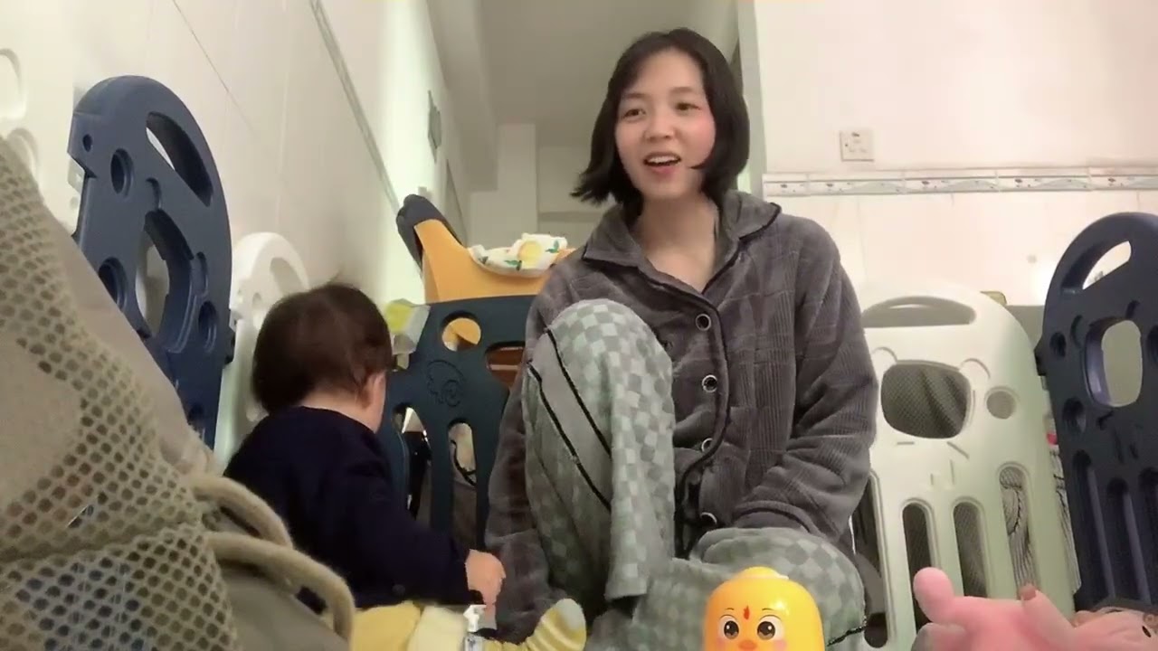 小明来深圳两个多月，宝宝长大些了，想挣钱减轻负担，却也没办法