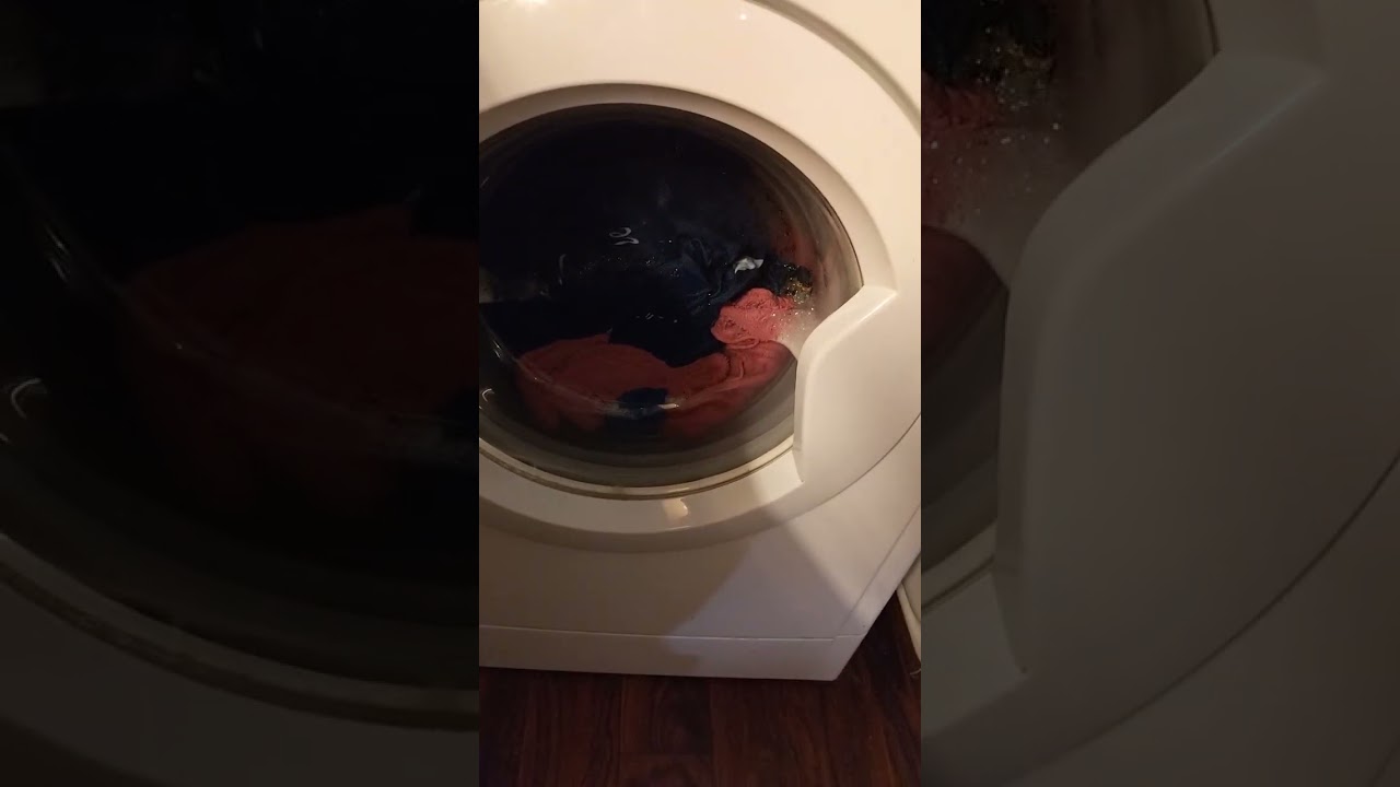 Стирка синего постельного