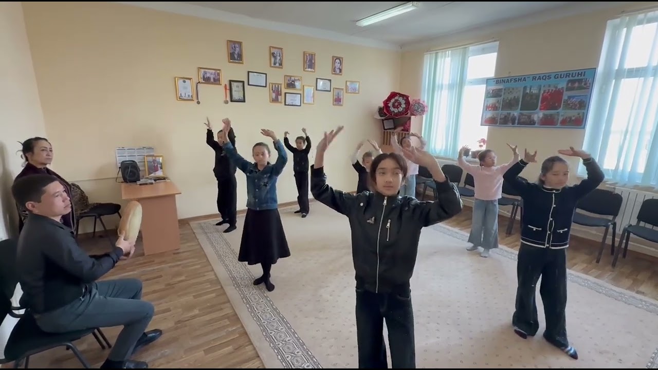 Nurobod tuman 18-son BMSM raqs sinfi o’quvchilari.