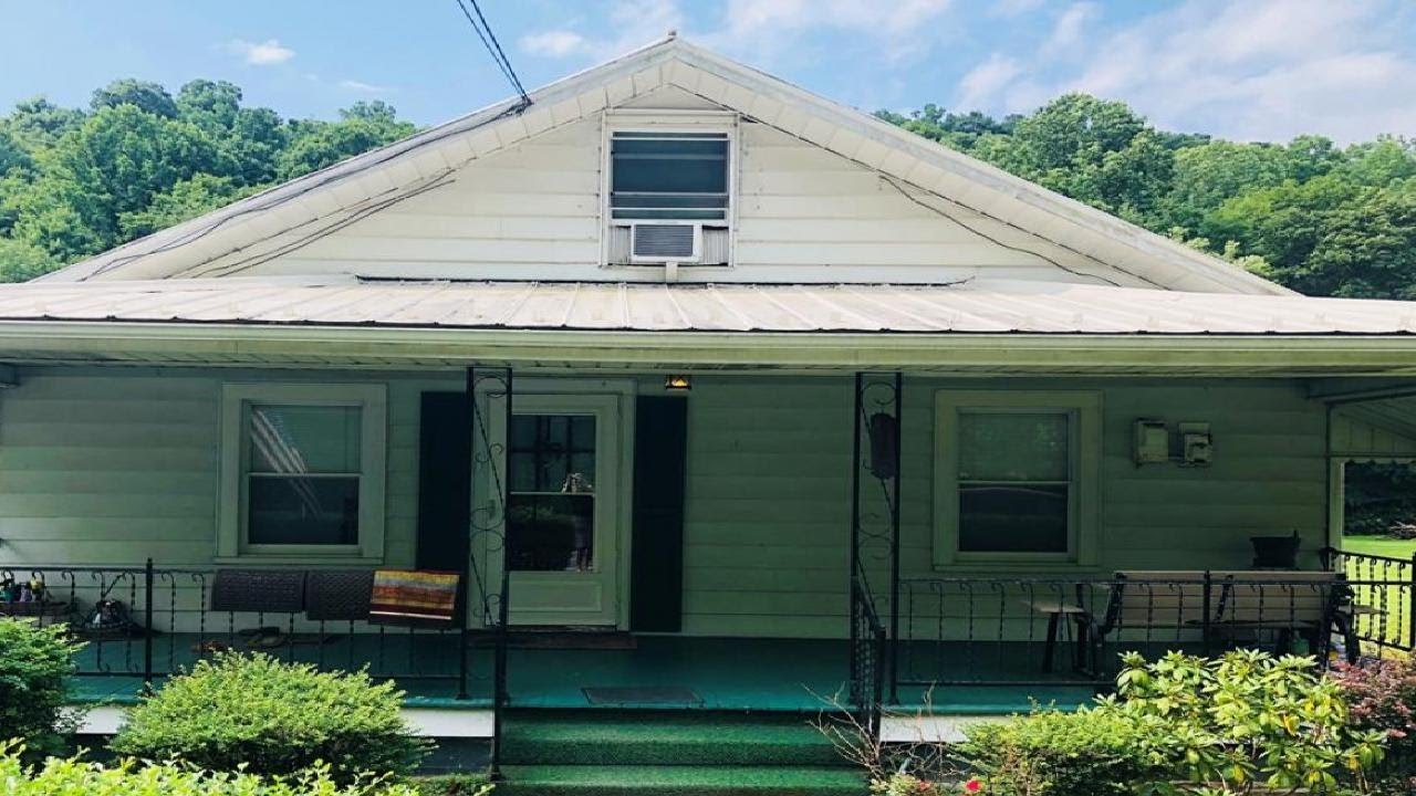 7118 OKEY L PATTESON ROAD, SCARBRO, WV Presented by Miranda Elkins.