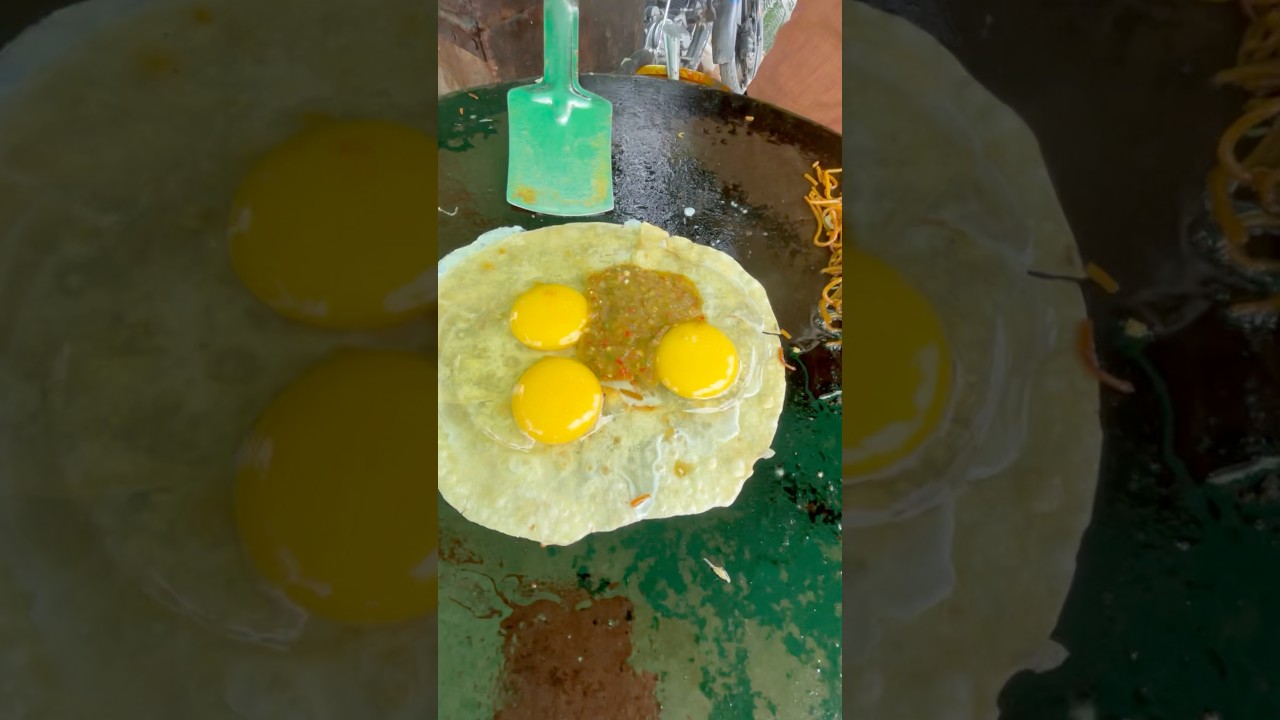 U . P Famous eggs roll only 45₹/- में #food #streetfood #youtubeshorts #egg