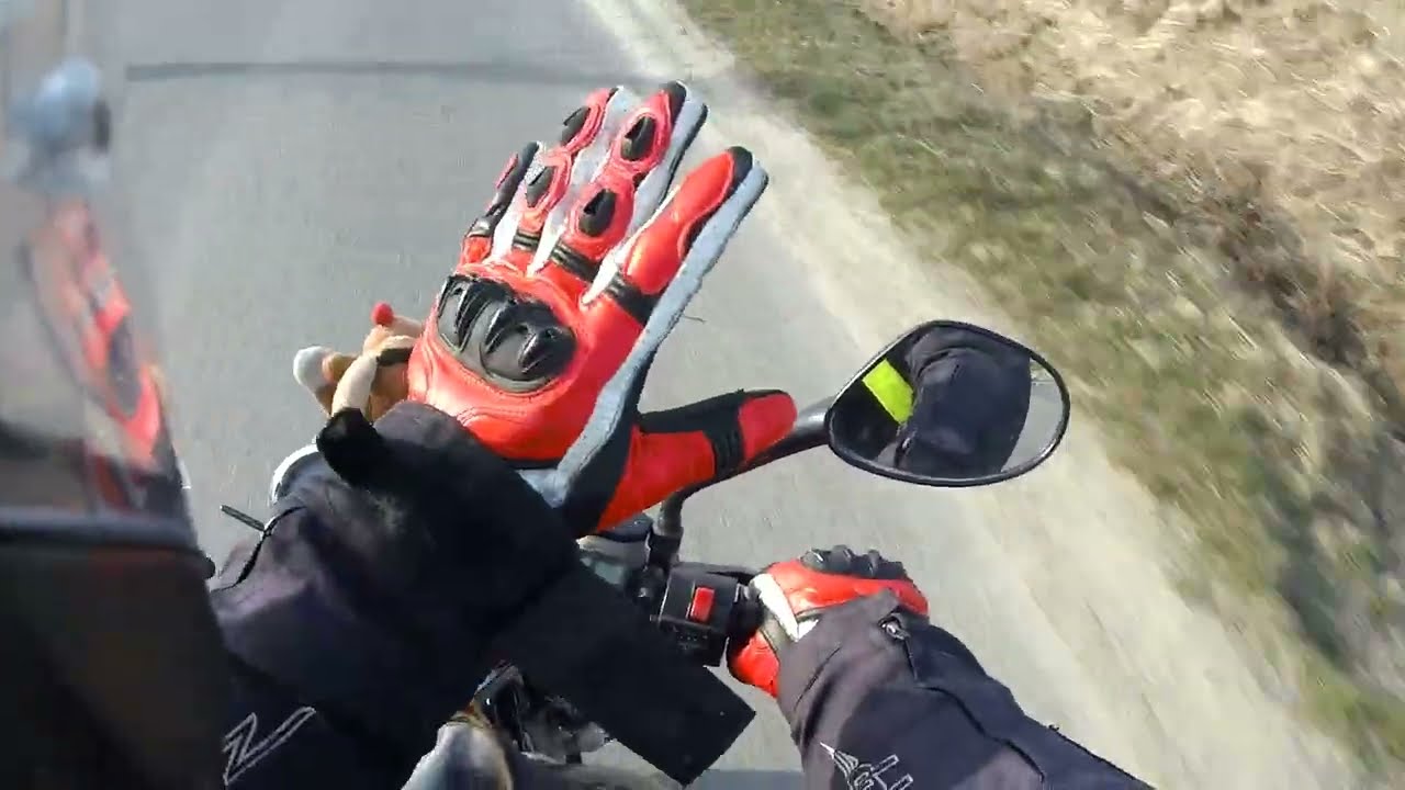MV4 - Jakie ciuchy na moto? Moja opinia...
