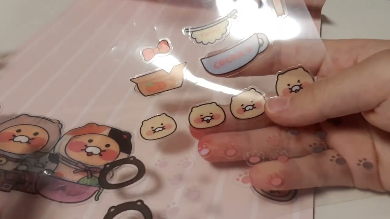 귀여운 춘식이 두마리 옷입히기 스티커로 놀아봤어요. (춘식이는 고양이 스티커 놀이)