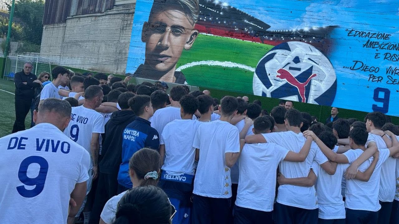 DIEGO DE VIVO 🙏 Murales a Napoli per il giovane calciatore morto a 15 anni