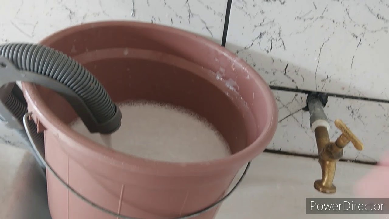 Lavando roupa no tanquinho e enxaguando na máquina