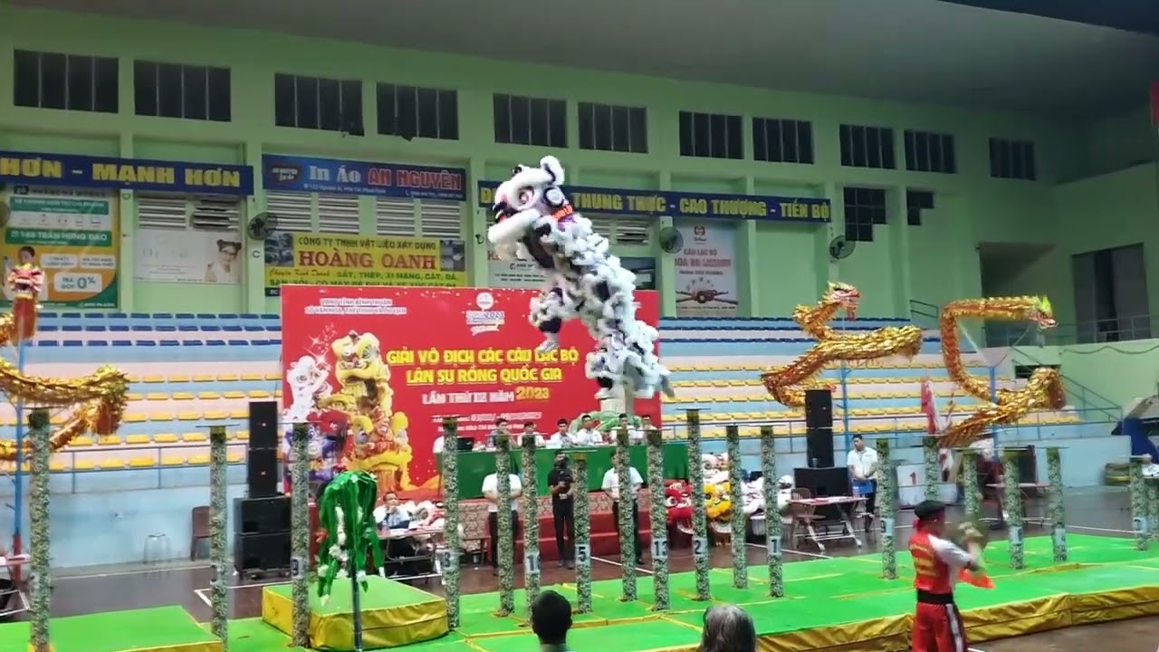 múa lân mai hoa thung - LSR TÂM MINH PHÁT ANH -BÌNH THUẬN: chú lân vượt núi ăn trái thanh long