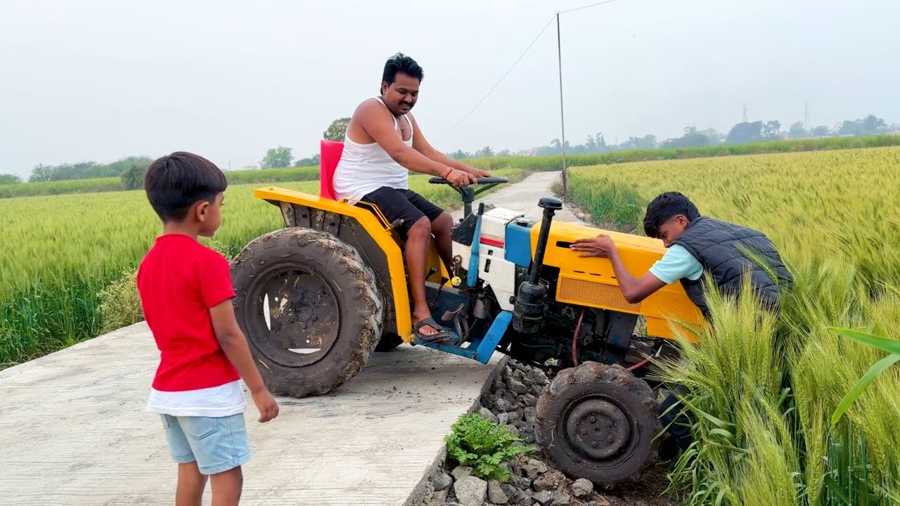 माऊलीच्या मामाने tractor खड्ड्यात घातला 😳