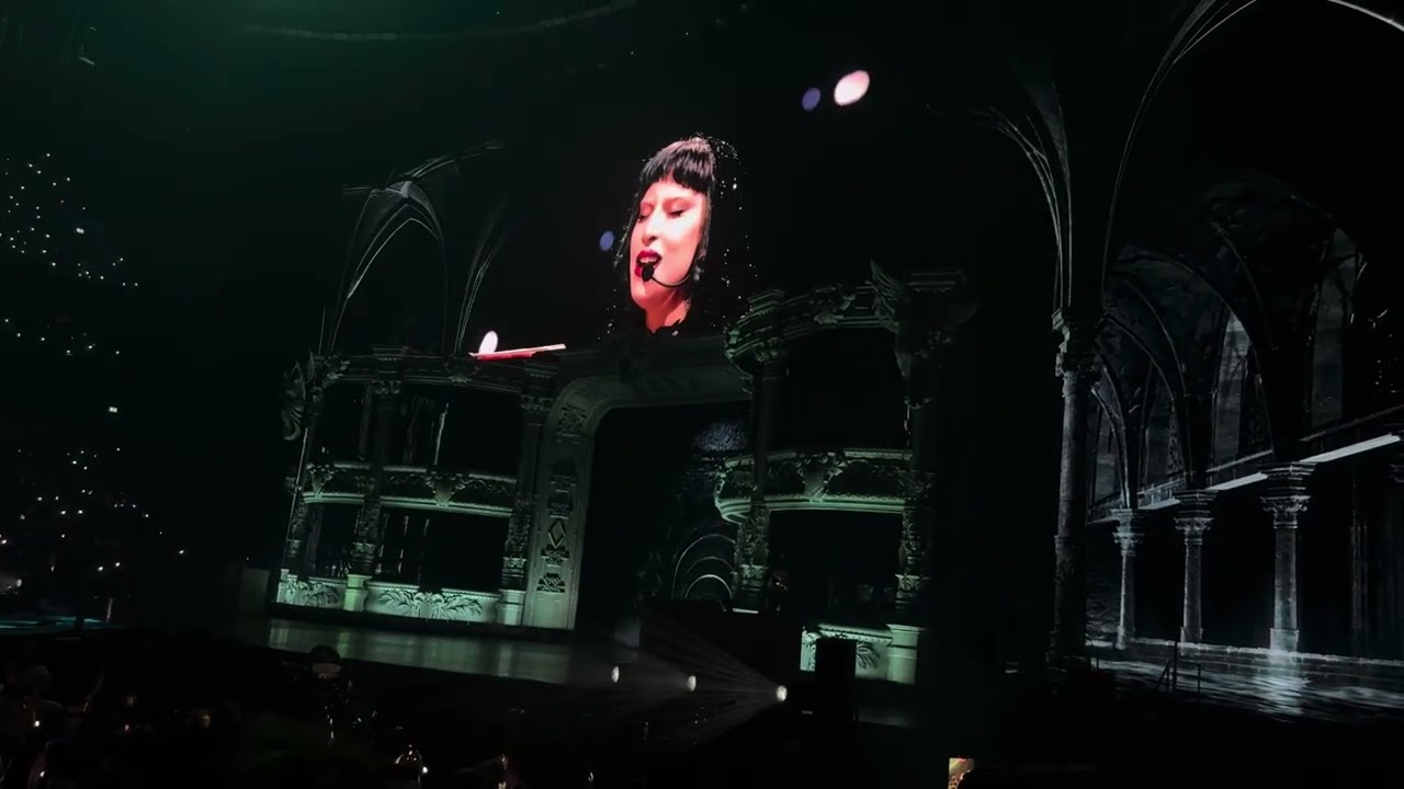 Lady Gaga - Dance In The Dark Manchester Night 1