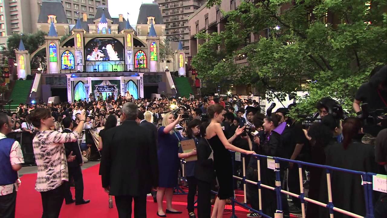 Maleficent: Angelina Jolie Meets Japanese Fans at Japan Red Carpet Premiere | ScreenSlam