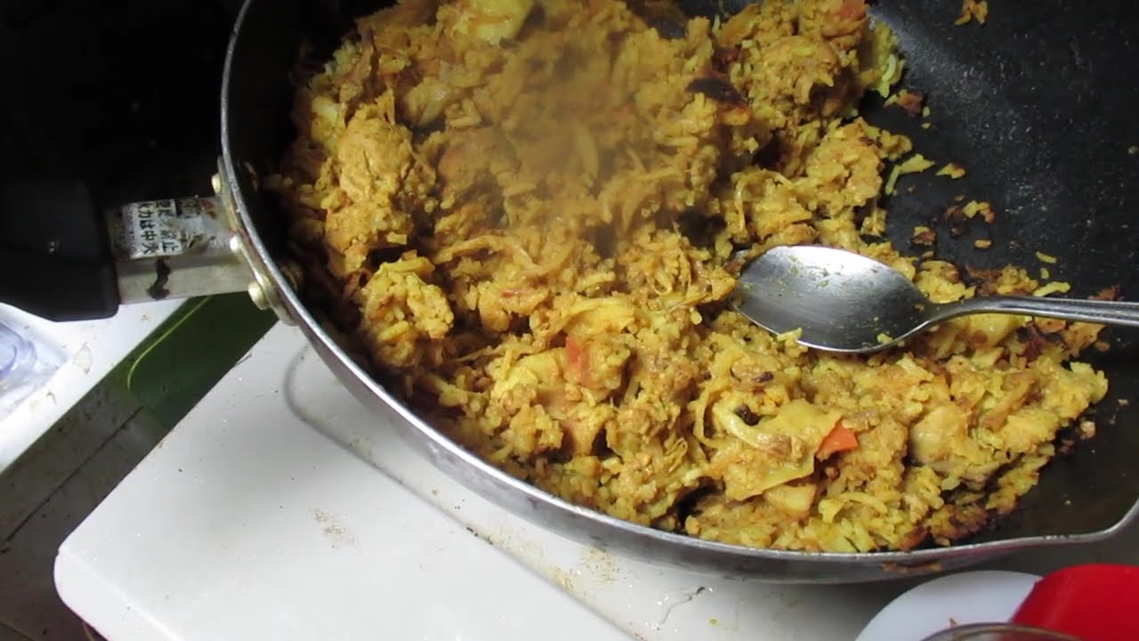 失敗？成功？ビリヤニ（biriyani）本場インドカレーを作ってみた。バスマティ米の食感が細切れの「焼きビーフン」みたいで我々の米の感覚で食べるとボソボソのデンプン質で不味い。(;^ω^)