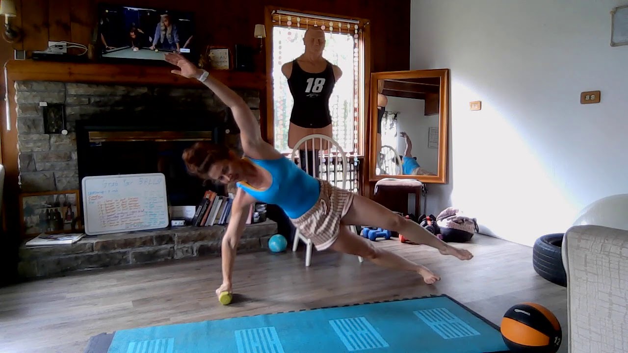 Extremely satisfying yoga/balance/abs finale!