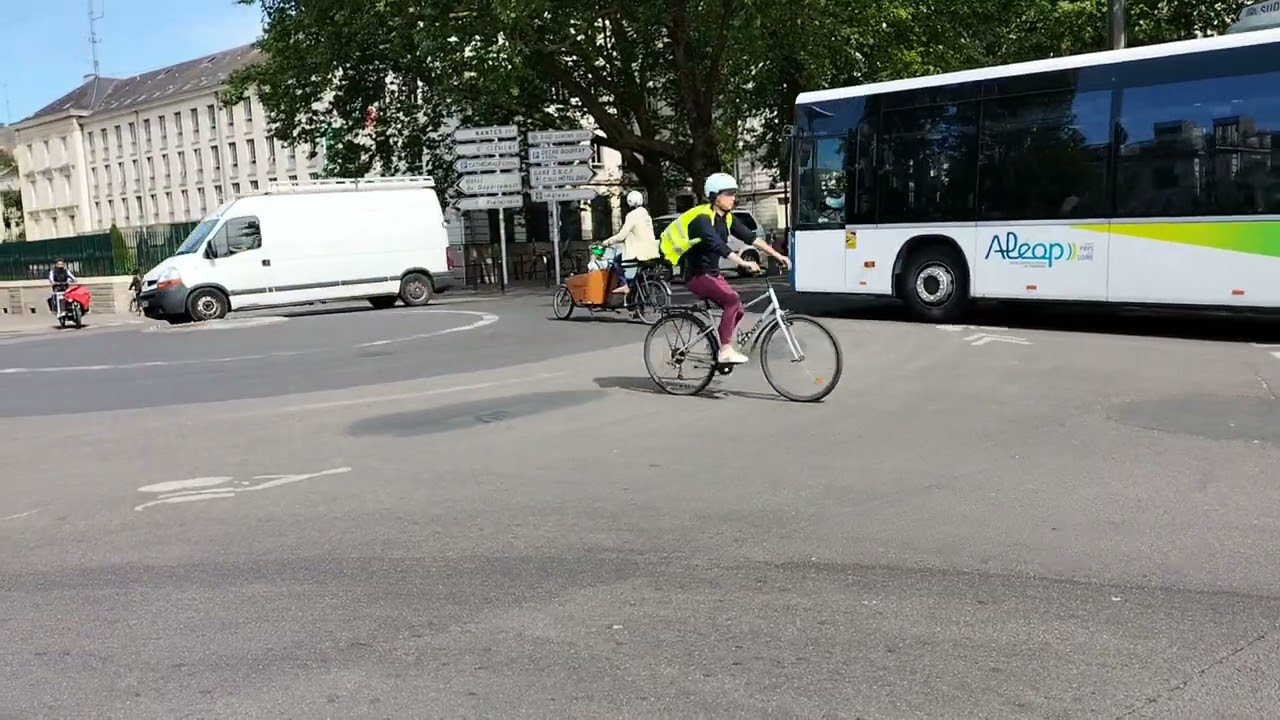 Nantes sa grand métropole une ville à vélo 📍💯🚲🛴🚍🚴@Ville de Nantes