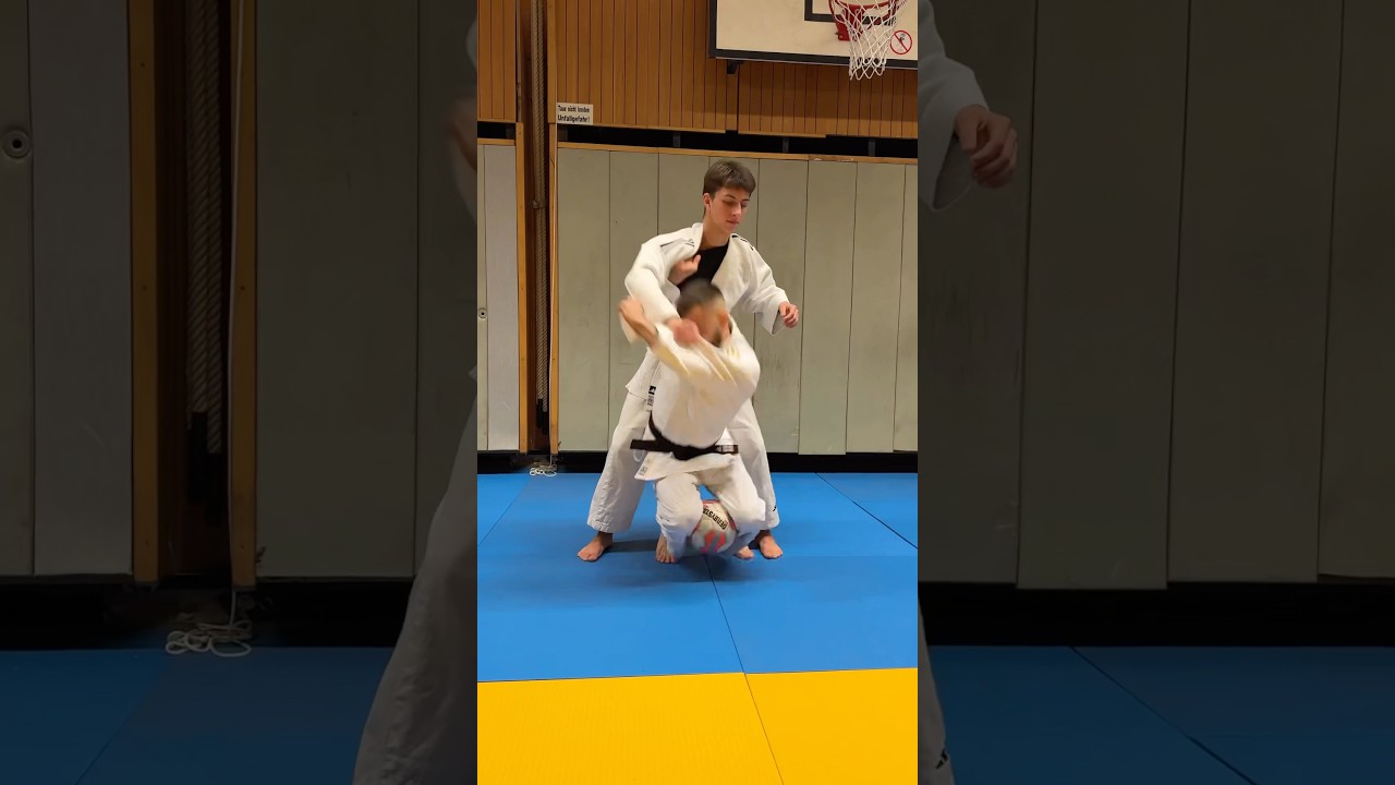 🕹️Morote Seoi Nage with a ball between the legs to improve foot positioning during the throw #judo