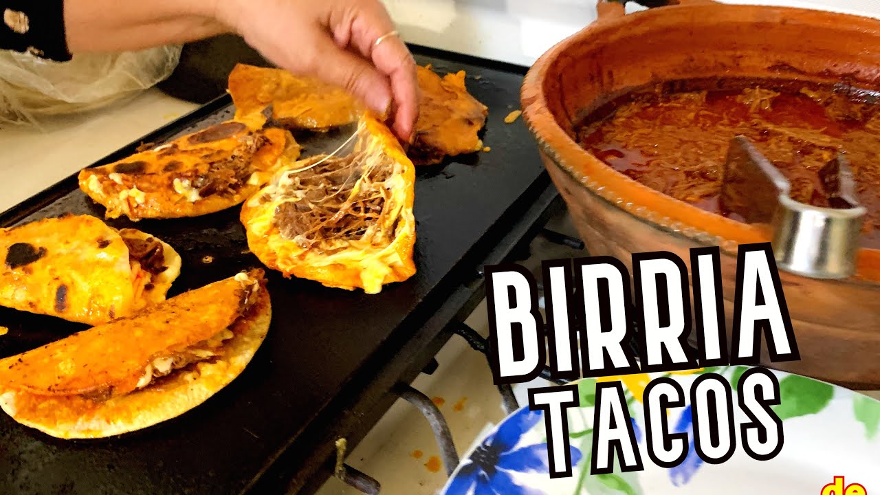 Así se hacen una deliciosas quesabirrias y tortillas de harina recién hechas