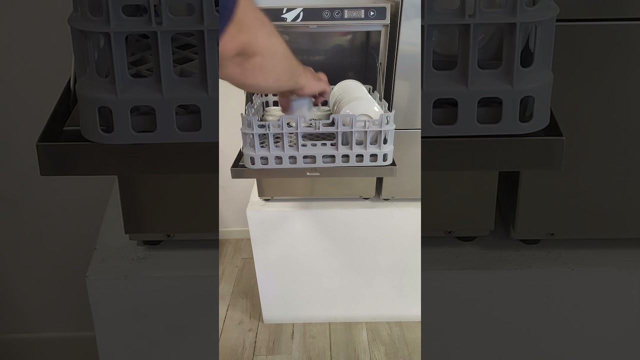 Bar glass & cup washer by Sistema Project Italia | Alpha35  #Bardishwasher