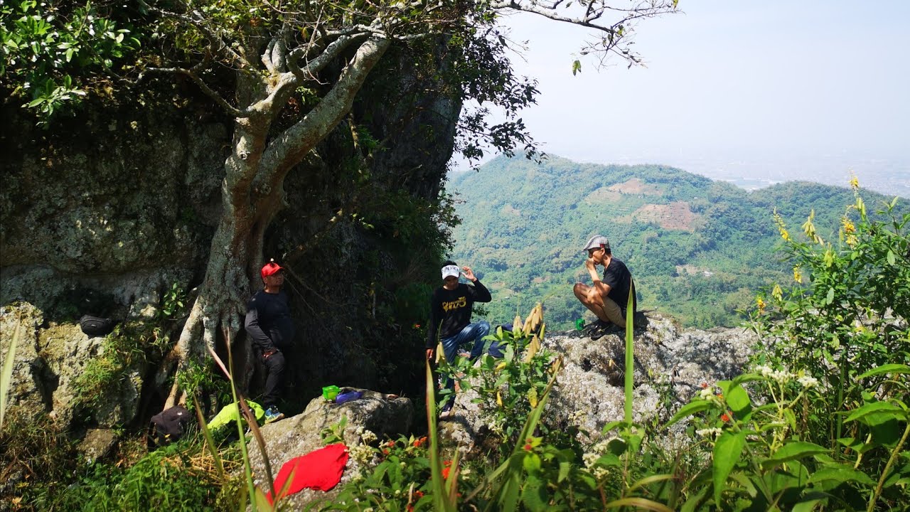 Gunung Buleud Batu nini via Bahubang kutawaringin