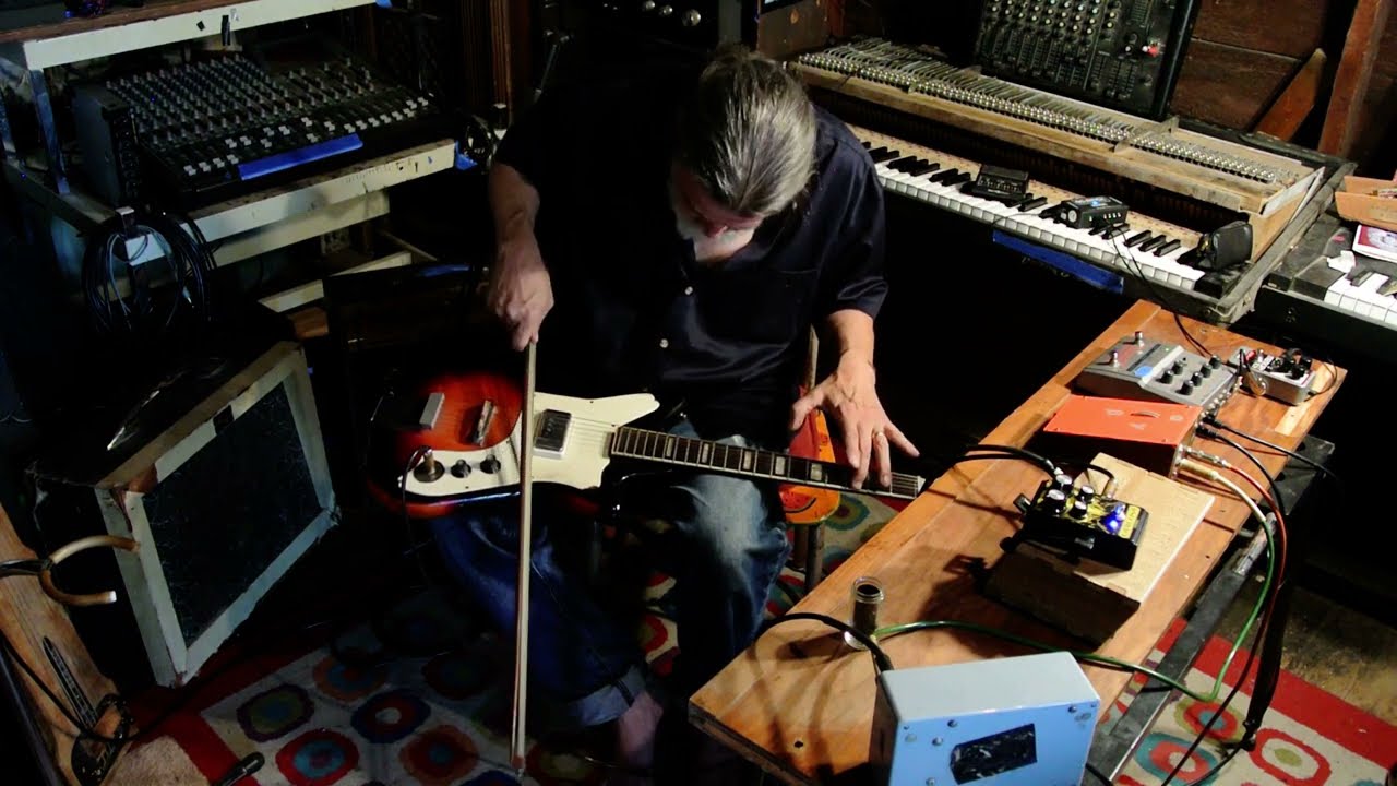 Bowing Airline: Akai Headrush E1 delay in multi-head tape mode as a loop/pad + DOD Carcosa