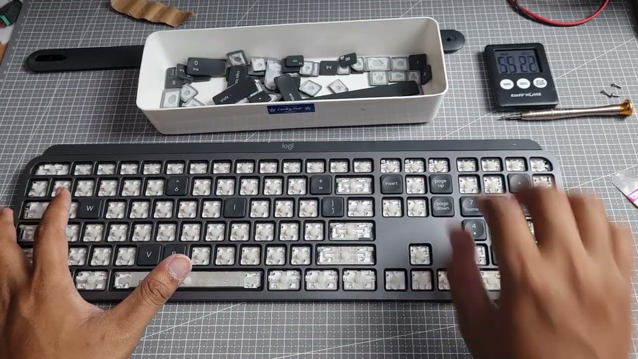 Logitech MX Keys Disassembly & Repair - Replacing the Flexible Keyboard Circuit | Premisco