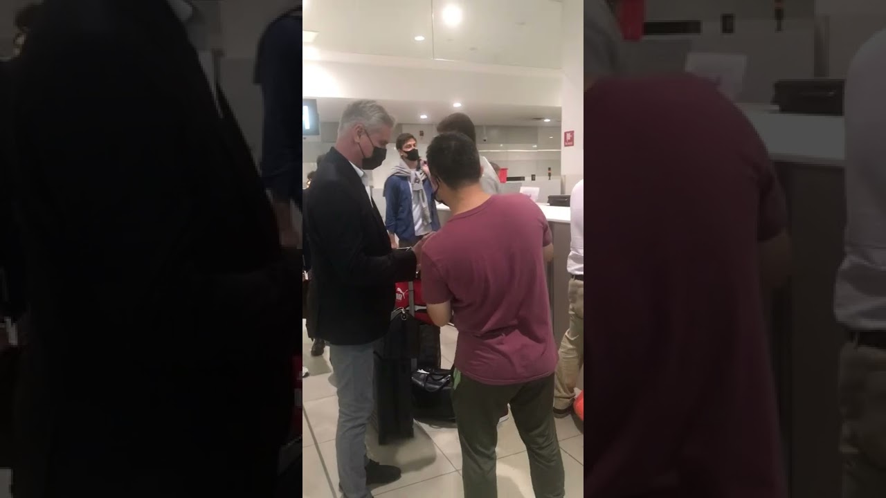 David Coulthard signs autographs before leaving Melbourne Formula 1 Australia 2022 Subscribe