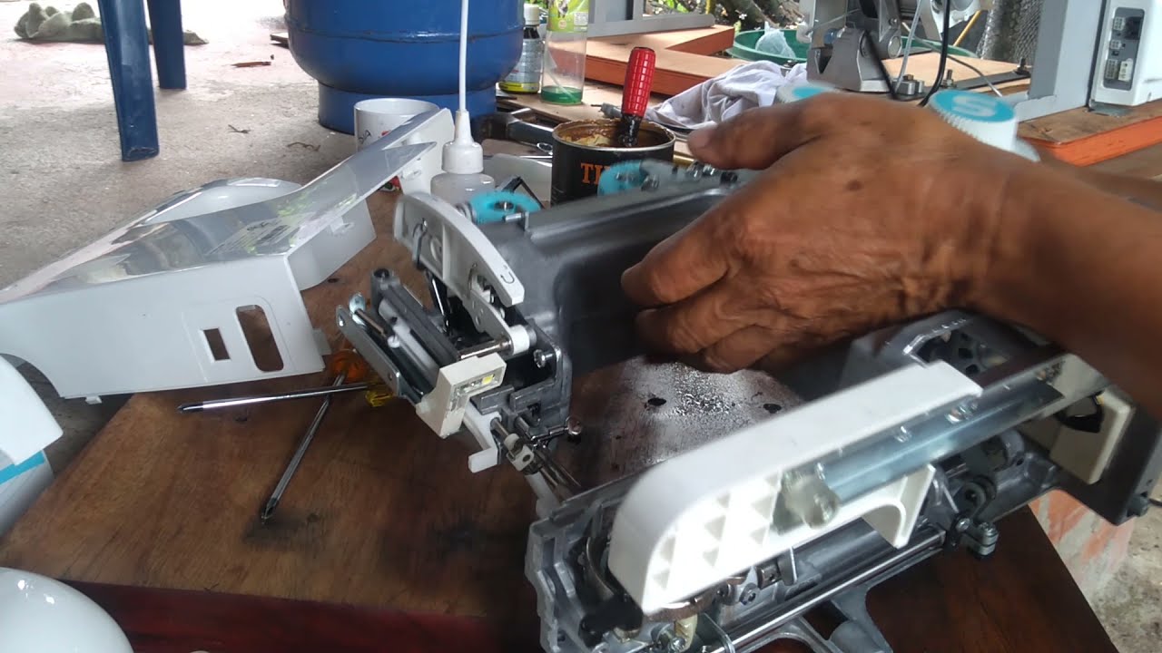 COMO DESTRABAR PIÑONES DE MAQUINA DE COSER SINGER DE PUNTADAS FAMILIARES
