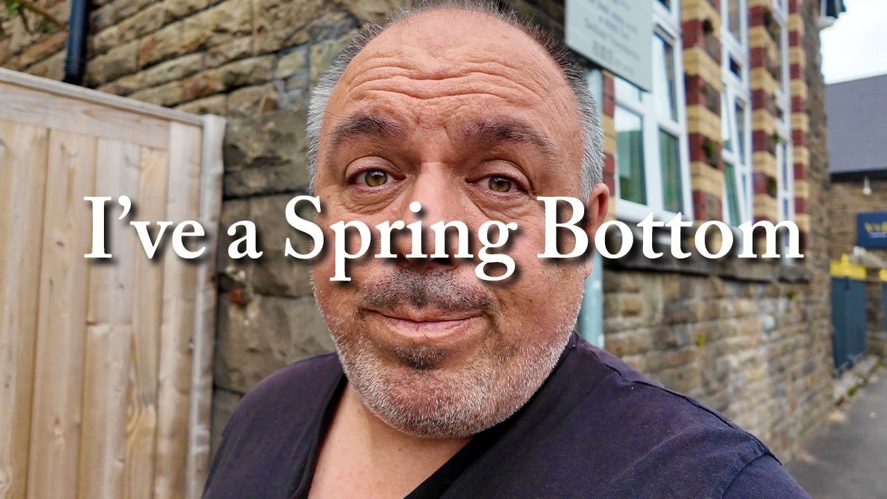 285. Fencing, Painting and Chicken - Living Alone in Wales