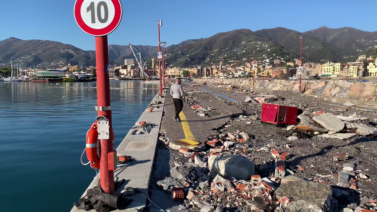Rapallo Porto Carlo Riva quello che rimane della diga foranea dopo la mareggiata del 29 ottobre 2018