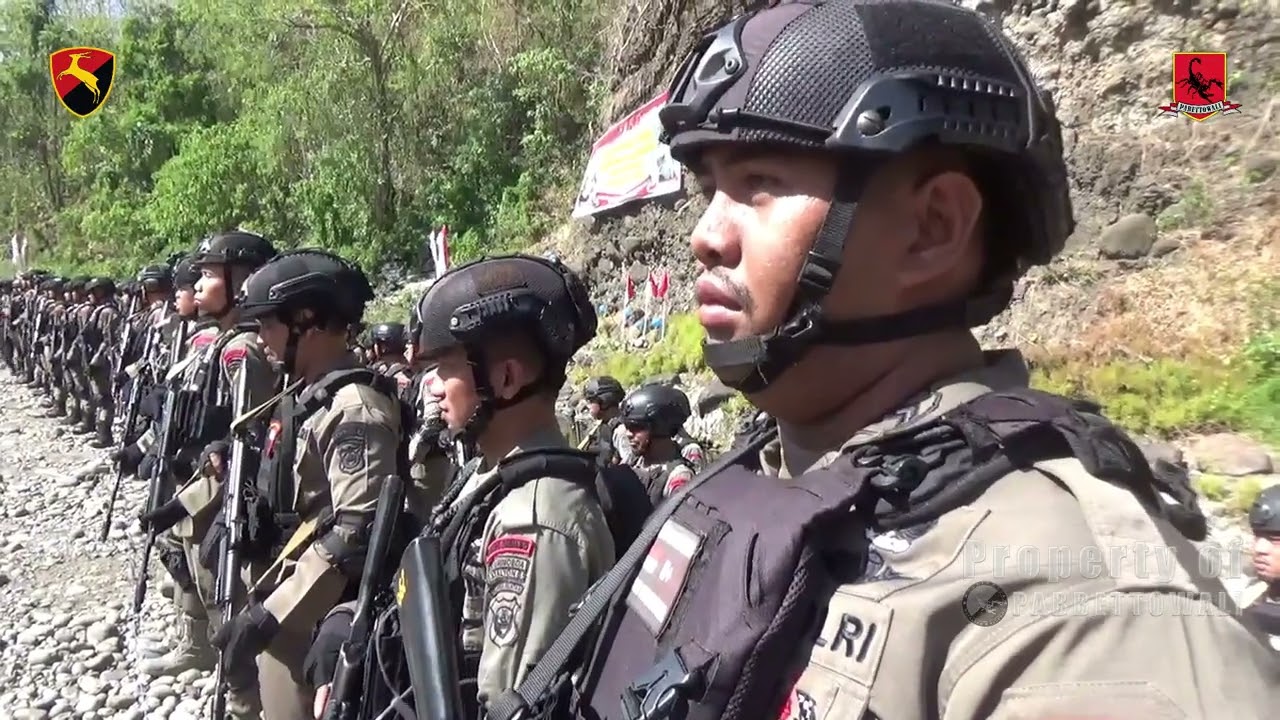 PERAGAAN,UPACARA PENUTUPAN DAN PEMBUKAAN LATIHAN DASAR BRIMOB.