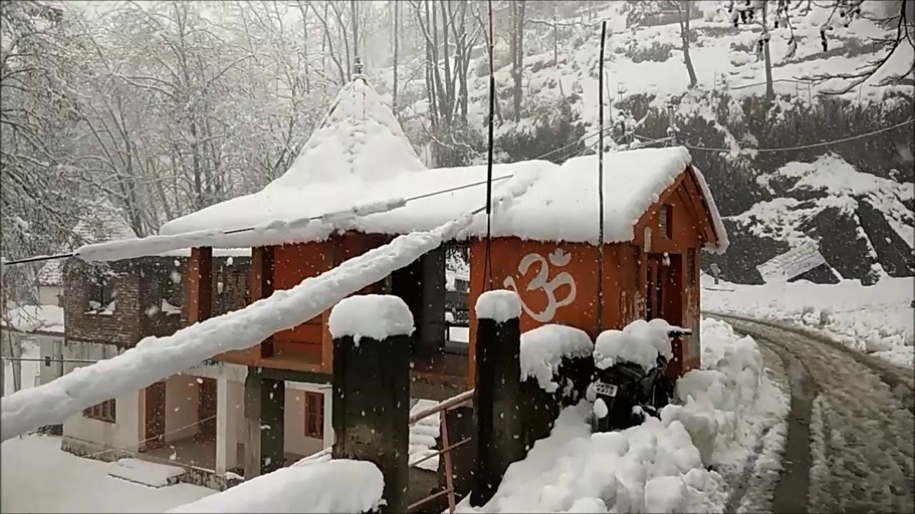 Bhaderwah ke Nazare barfbari mein