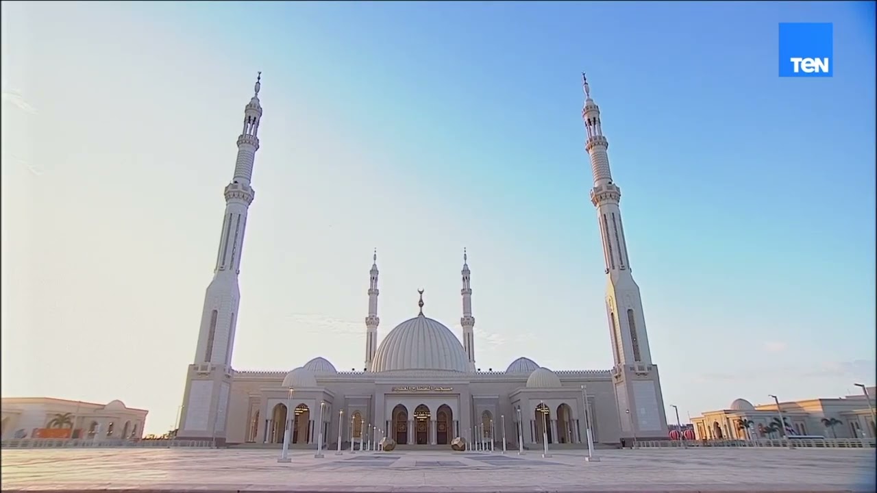 صدق وعده ونصر عبده.. الرئيس السيسي يردد تكبيرات العيد بمسجد الفتاح العليم