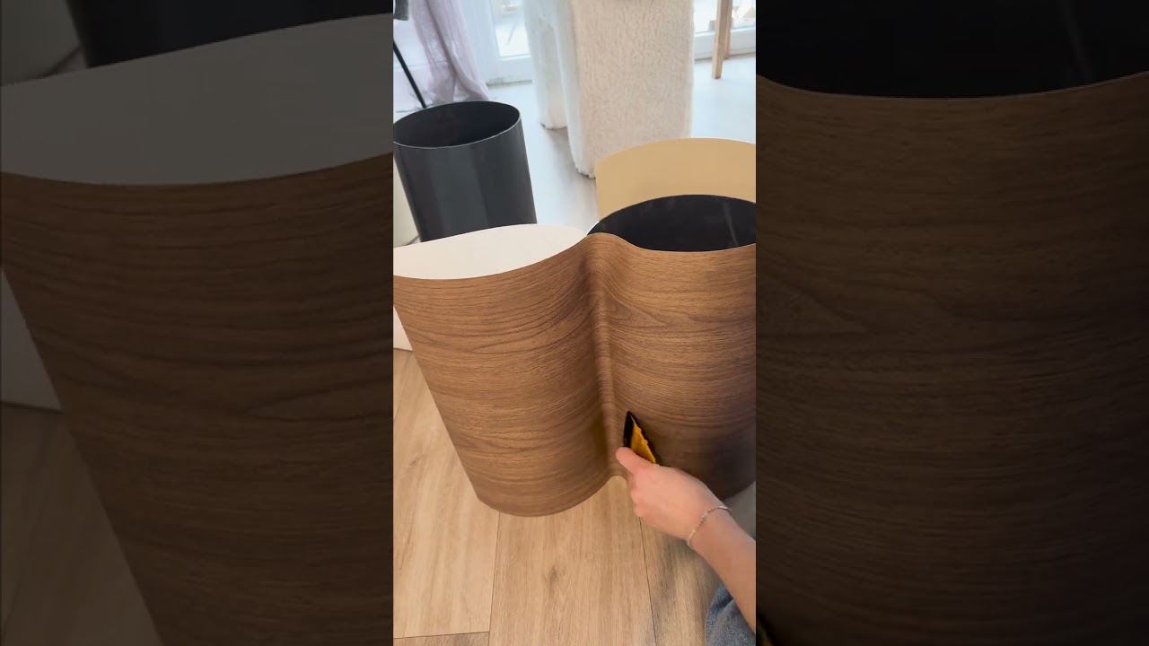 DIY : relooke ta table basse avec du vinyle adhésif effet chêne brut
