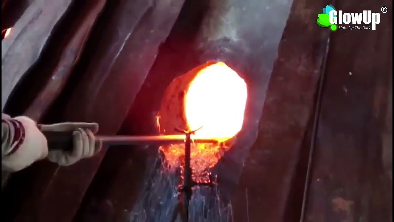 Manufacturing process of luminous glass decorative bottles