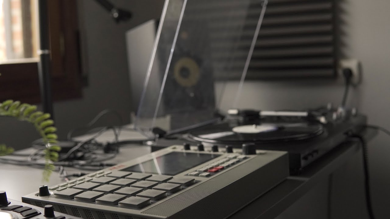 Making a Smooth Beat with Vinyl Records | Akai MPC Live II Beatmaking