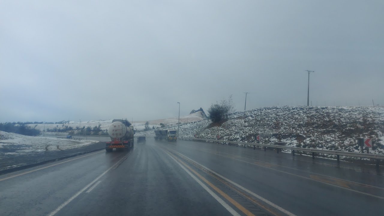 Snow on N3 between Van Reenen Pass and Harrismith