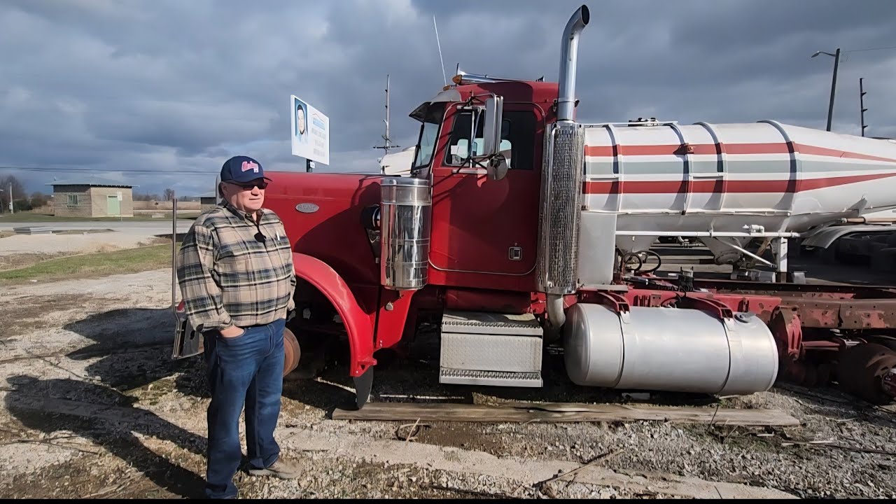 1985 359 Peterbilt, принадлежащий Baker Oil Company