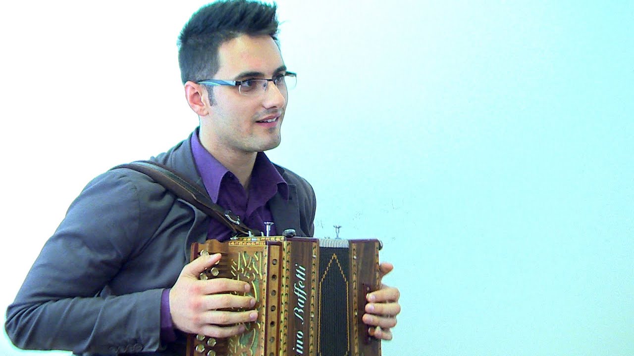 Alessandro Gaudio | Chatting with an accordion