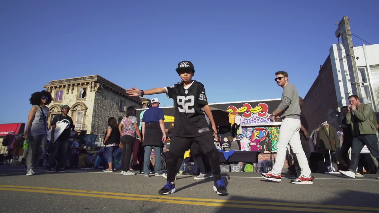 Crian&ccedil;a dan&ccedil;ando Hip Hop