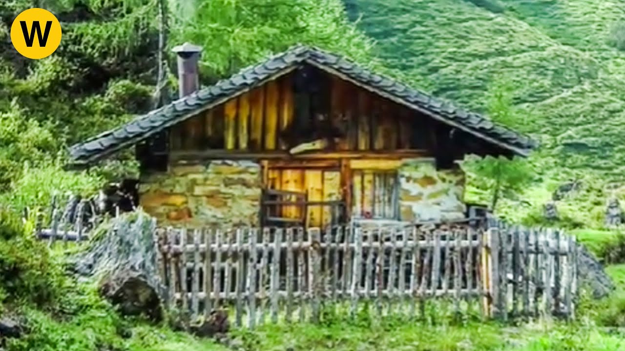 The villagers work together to renovate the ancient house~ there's too much trash to clean up